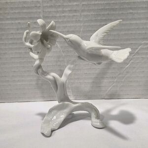 Kaiser Bochmann Germany Porcelain 323 All White Glossy Hummingbird Figurine
